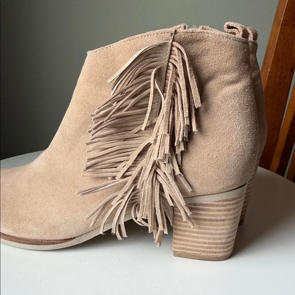 Matisse Cloey Beige Suede Fringe Side Zip Ankle Boots Stacked Heel Read